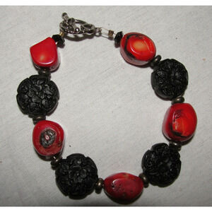 Red & Black Floral Etched Stone Beaded Toggle Closure Bracelet 8-inch Long